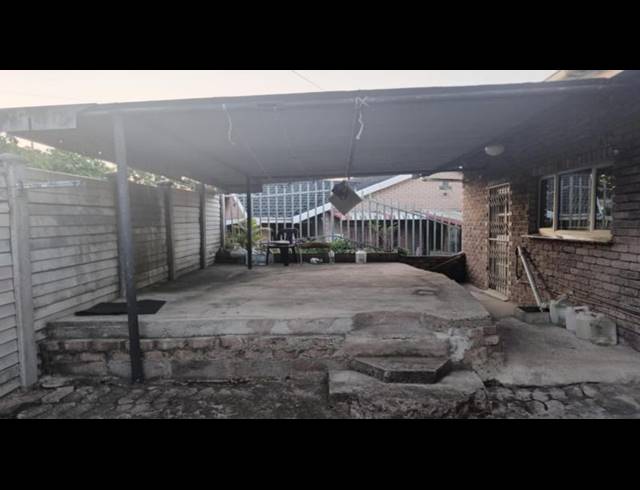 5 BEDROOM HOUSE FOR SALE IN KHARWASTAN